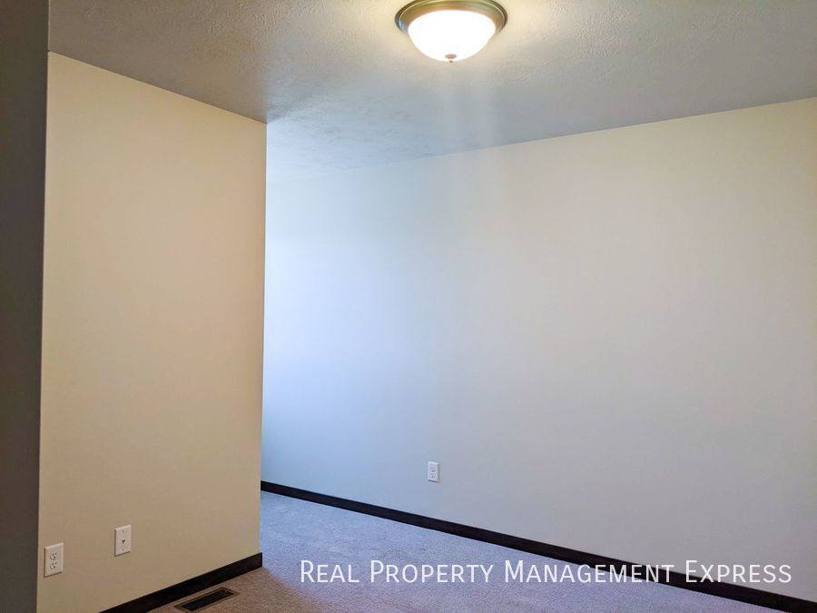 Townhouse for rent at 5404 S Dubuque Ave, Sioux Falls, SD 57108