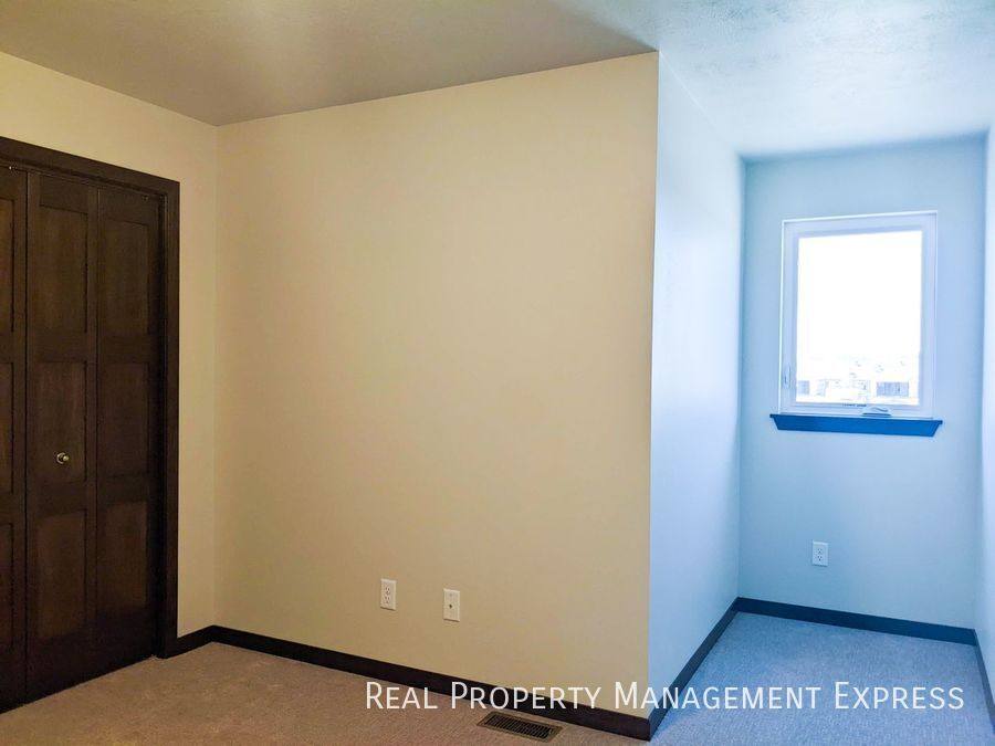Townhouse for rent at 5404 S Dubuque Ave, Sioux Falls, SD 57108
