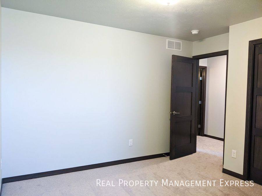 Townhouse for rent at 5404 S Dubuque Ave, Sioux Falls, SD 57108