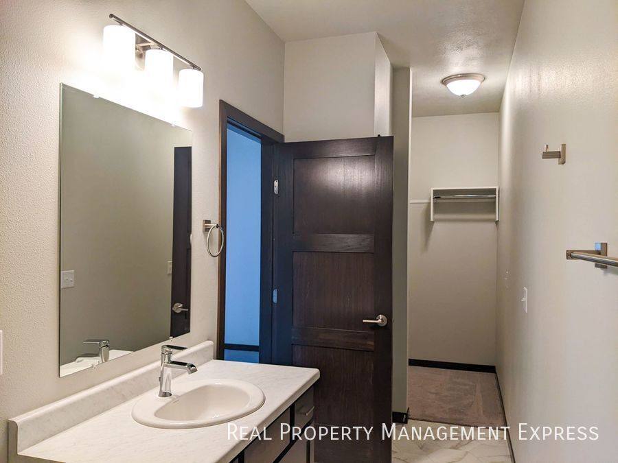 Townhouse for rent at 5404 S Dubuque Ave, Sioux Falls, SD 57108