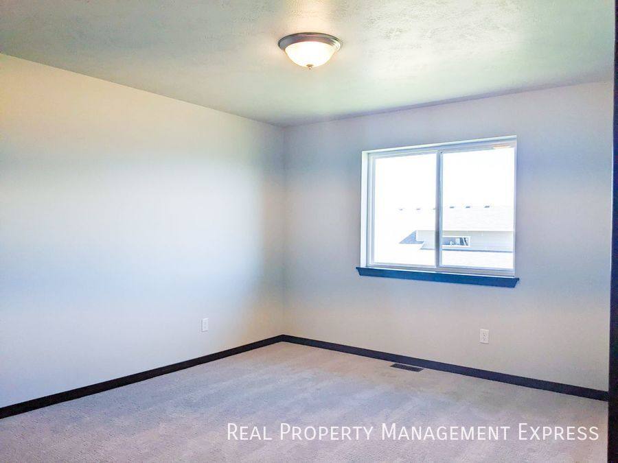 Townhouse for rent at 5404 S Dubuque Ave, Sioux Falls, SD 57108