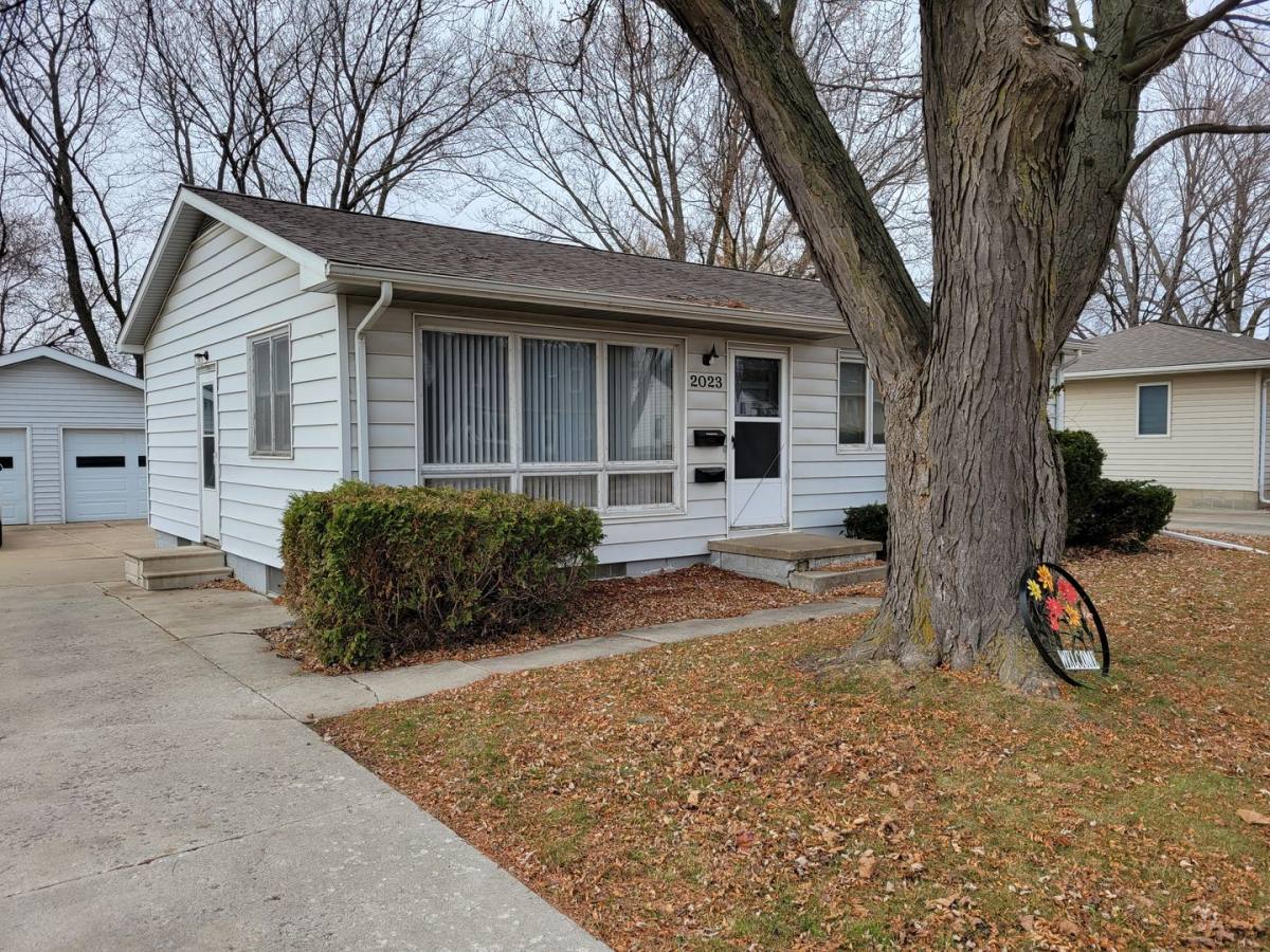 House for rent at 2023 Valley Park Dr, Cedar Falls, IA 50613
