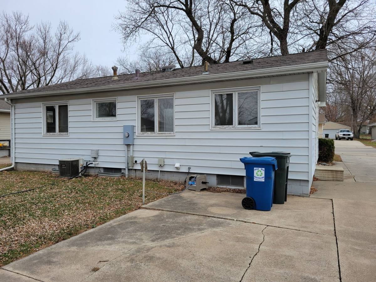 House for rent at 2023 Valley Park Dr, Cedar Falls, IA 50613