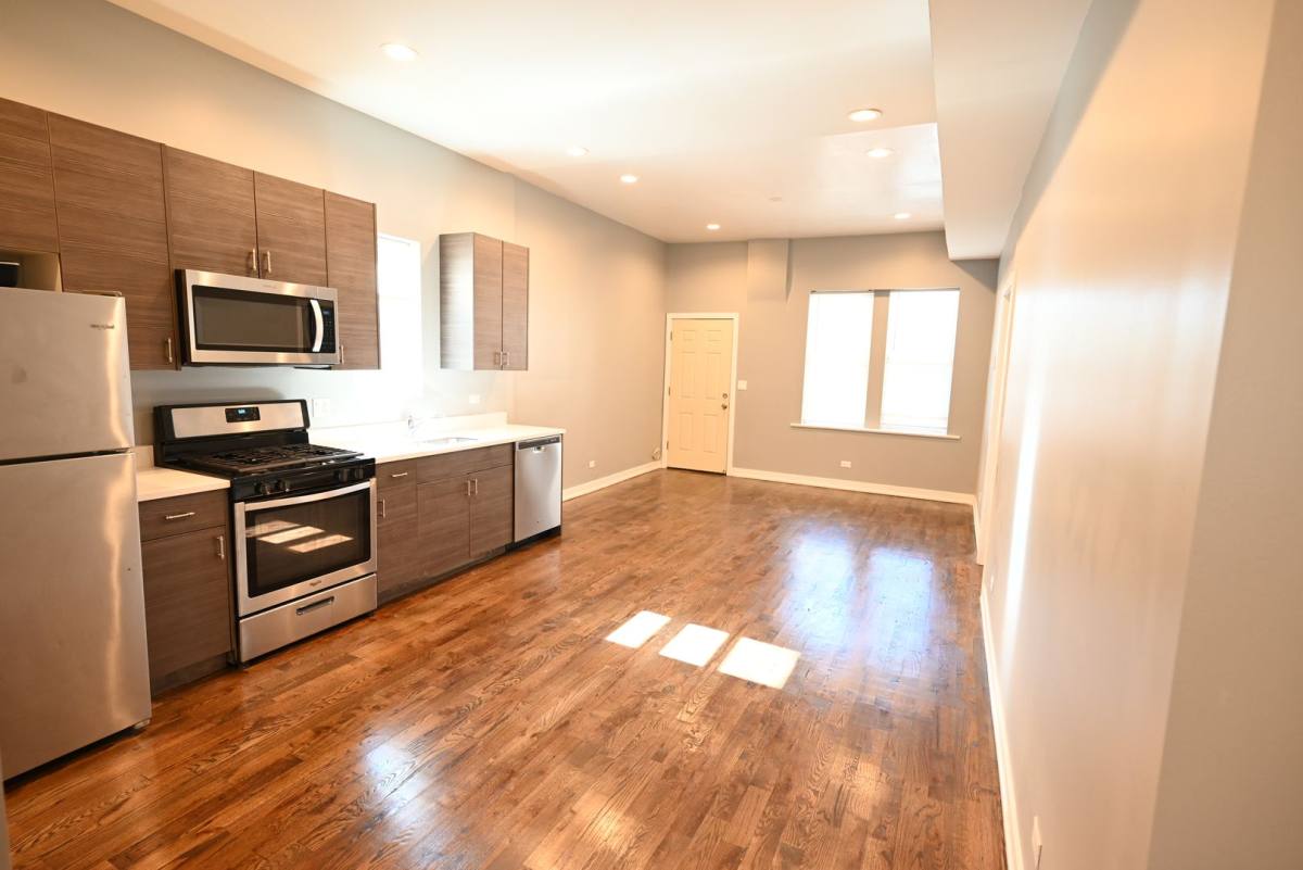 Apartment for rent at 2750 W Cermak Rd, Chicago, IL 60608