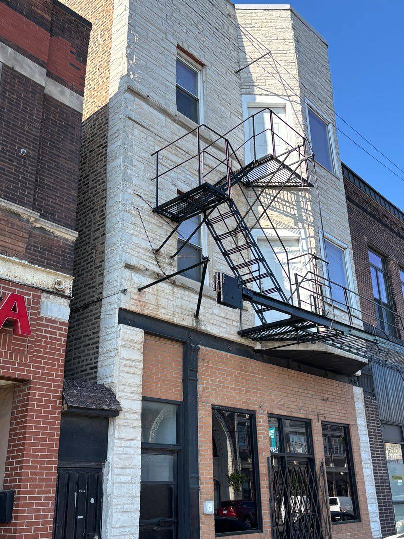 Apartment for rent at 2750 W Cermak Rd, Chicago, IL 60608