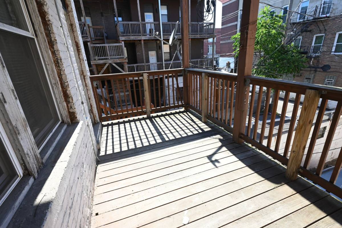 Apartment for rent at 2750 W Cermak Rd, Chicago, IL 60608