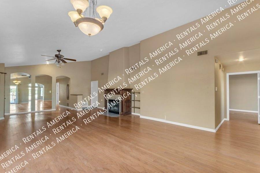 House for rent at 5822 W Abraham Lane, Glendale, AZ 85308