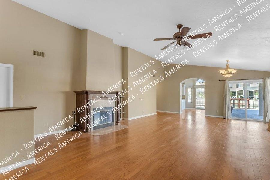 House for rent at 5822 W Abraham Lane, Glendale, AZ 85308