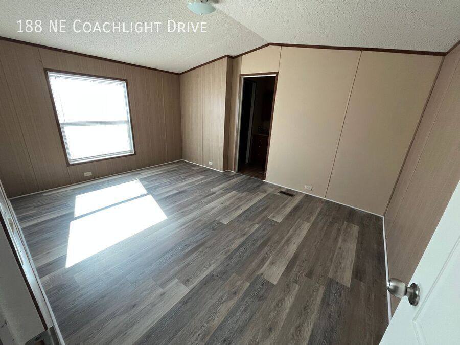 House for rent at 188 NE Coachlight Dr, Topeka, KS 66617