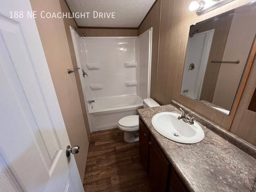 House for rent at 188 NE Coachlight Dr, Topeka, KS 66617