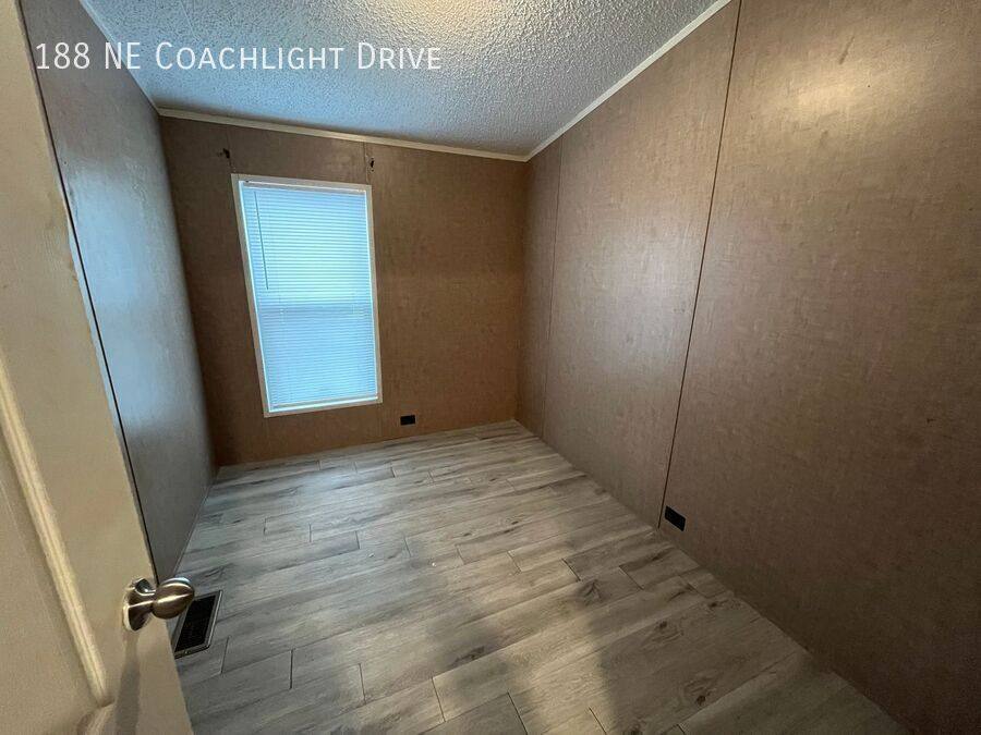 House for rent at 188 NE Coachlight Dr, Topeka, KS 66617