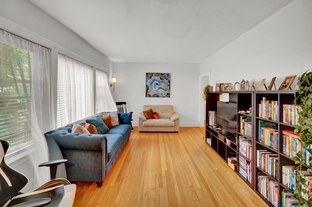Apartment for rent at 909 Washington St, Evanston, IL 60202