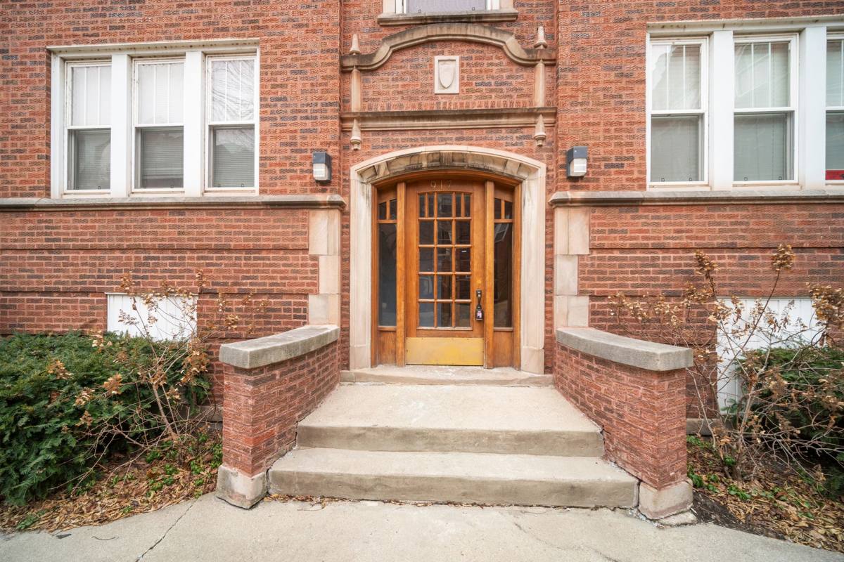 Apartment for rent at 909 Washington St, Evanston, IL 60202