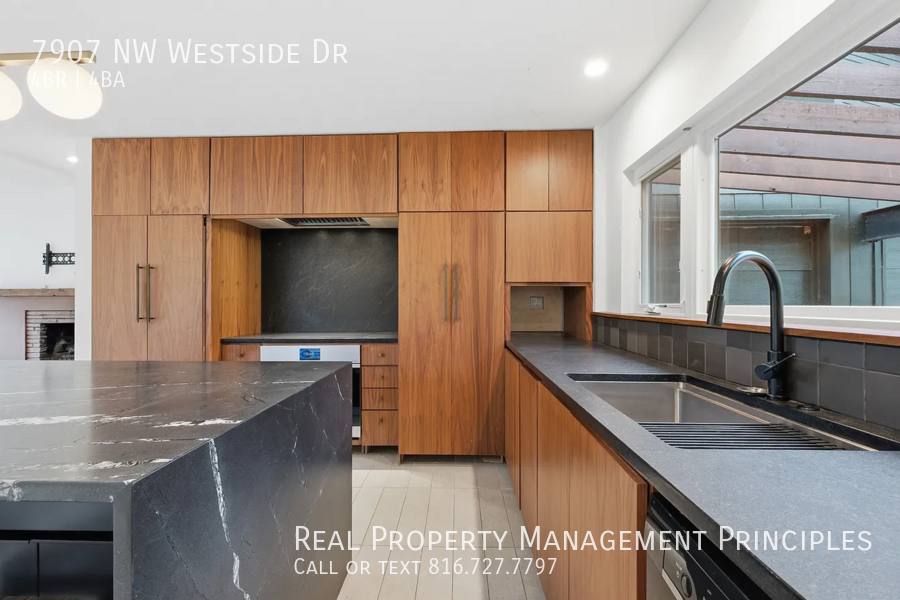 House for rent at 7907 NW Westside Dr, Kansas City, MO 64152