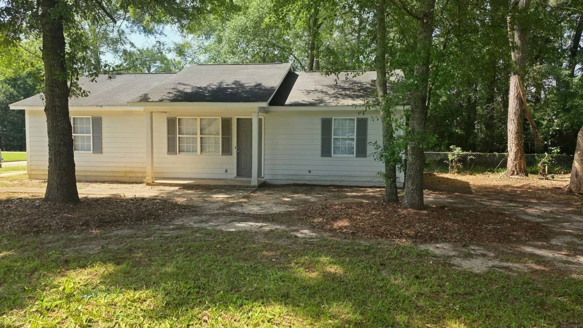 House for rent at 162 Nacoochee Dr, Leesburg, GA 31763