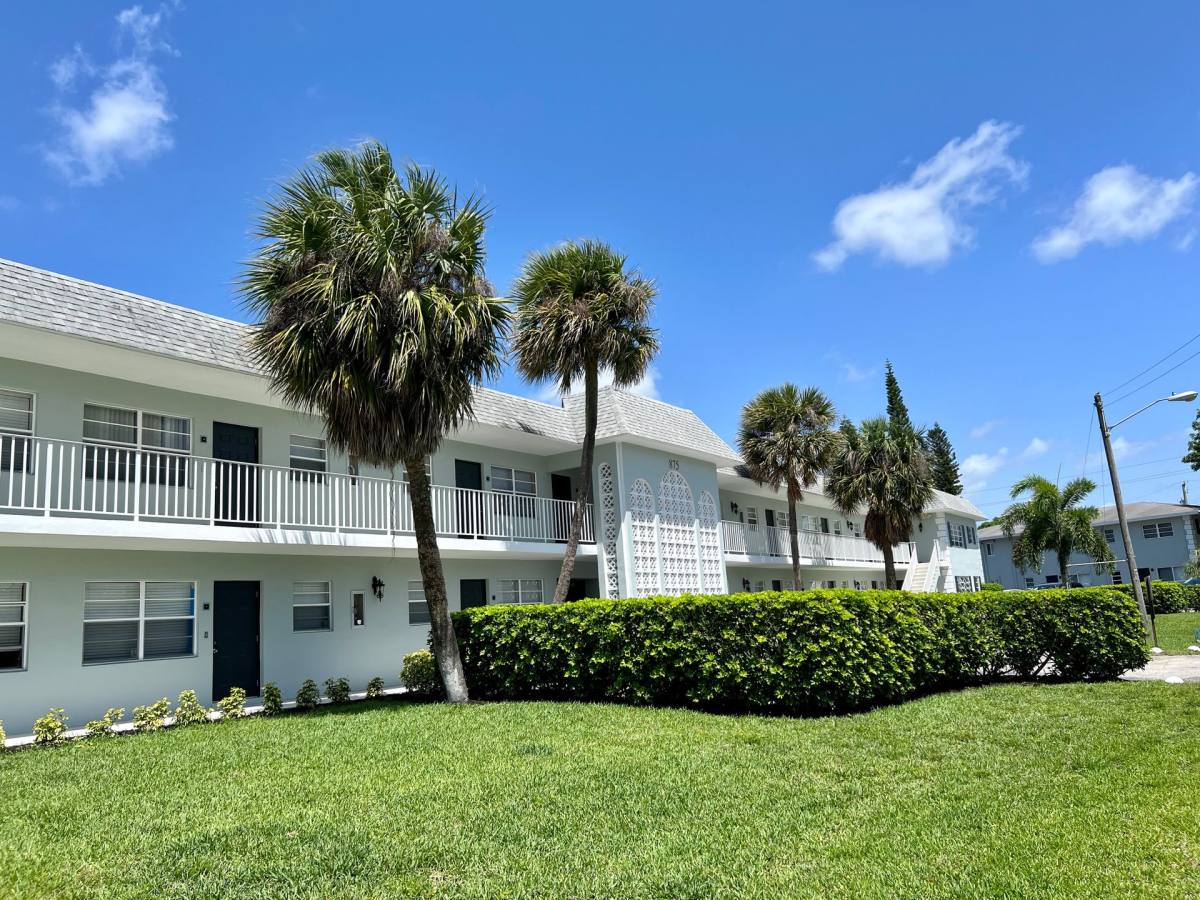 Apartment for rent at 480 W Camino Real, Boca Raton, FL 33432