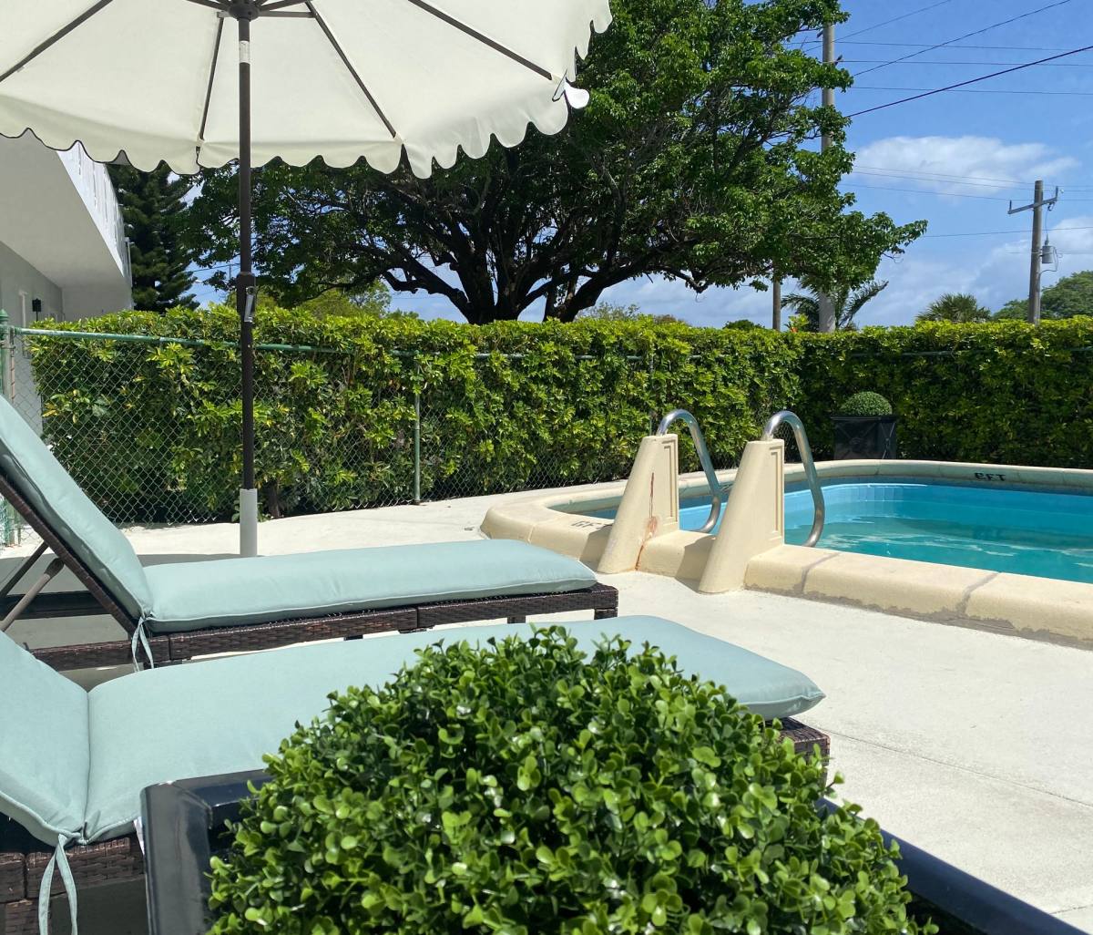 Apartment for rent at 480 W Camino Real, Boca Raton, FL 33432