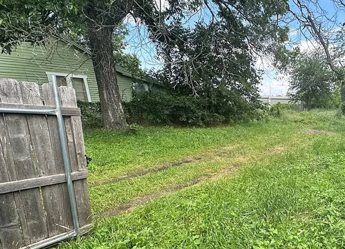 House for rent at 1221 Taylor St, Waco, TX 76704