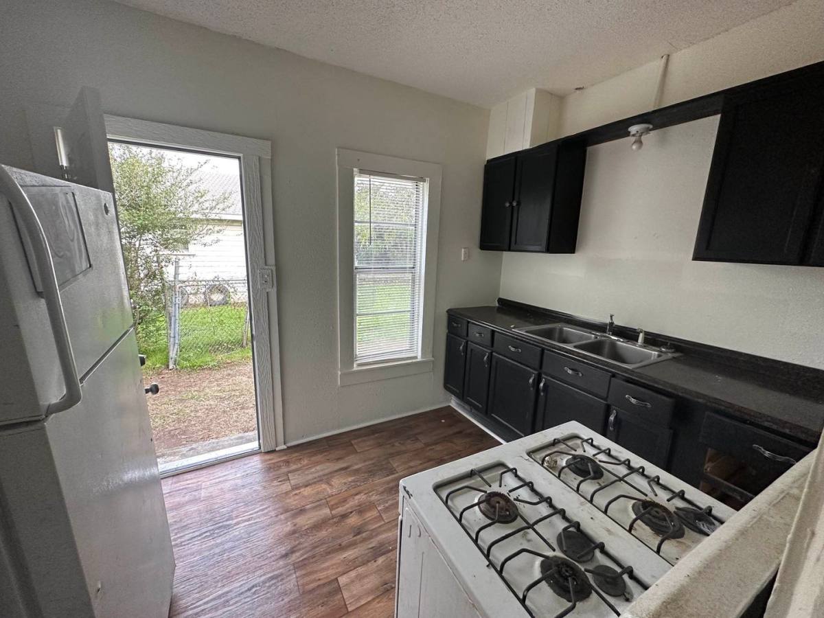 House for rent at 1221 Taylor St, Waco, TX 76704