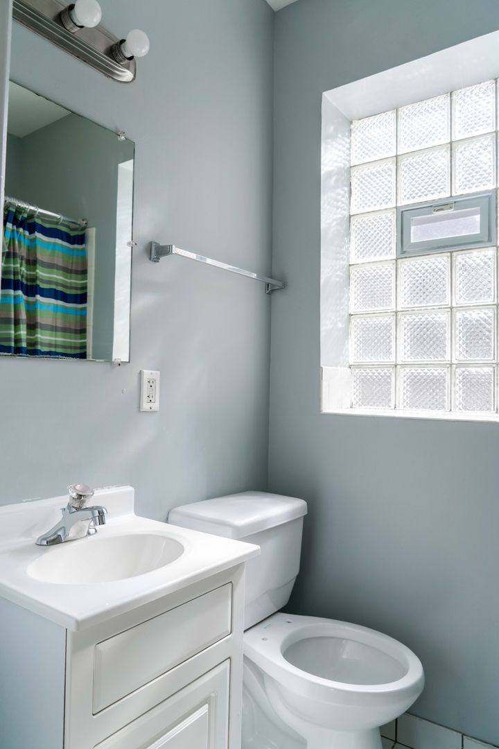 Apartment for rent at 4070 N Kenmore Ave, Chicago, IL 60613
