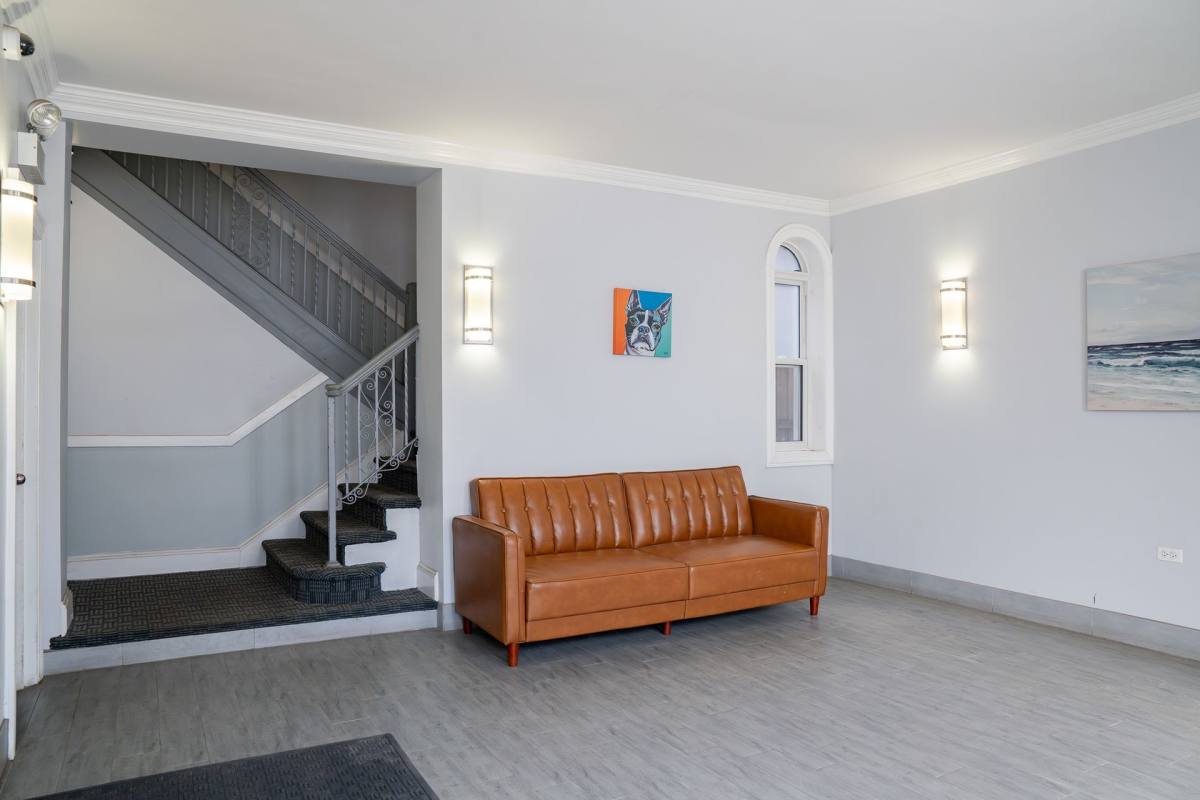 Apartment for rent at 4070 N Kenmore Ave, Chicago, IL 60613