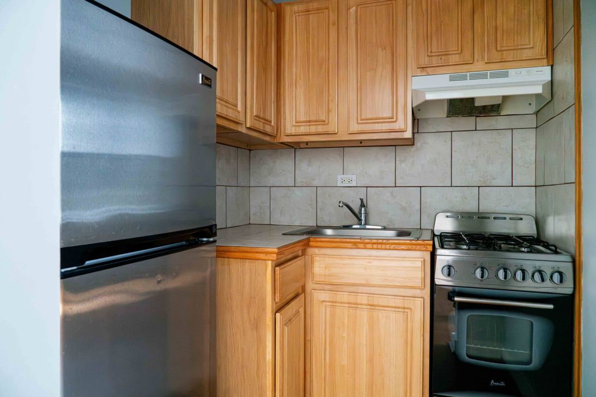Apartment for rent at 4070 N Kenmore Ave, Chicago, IL 60613