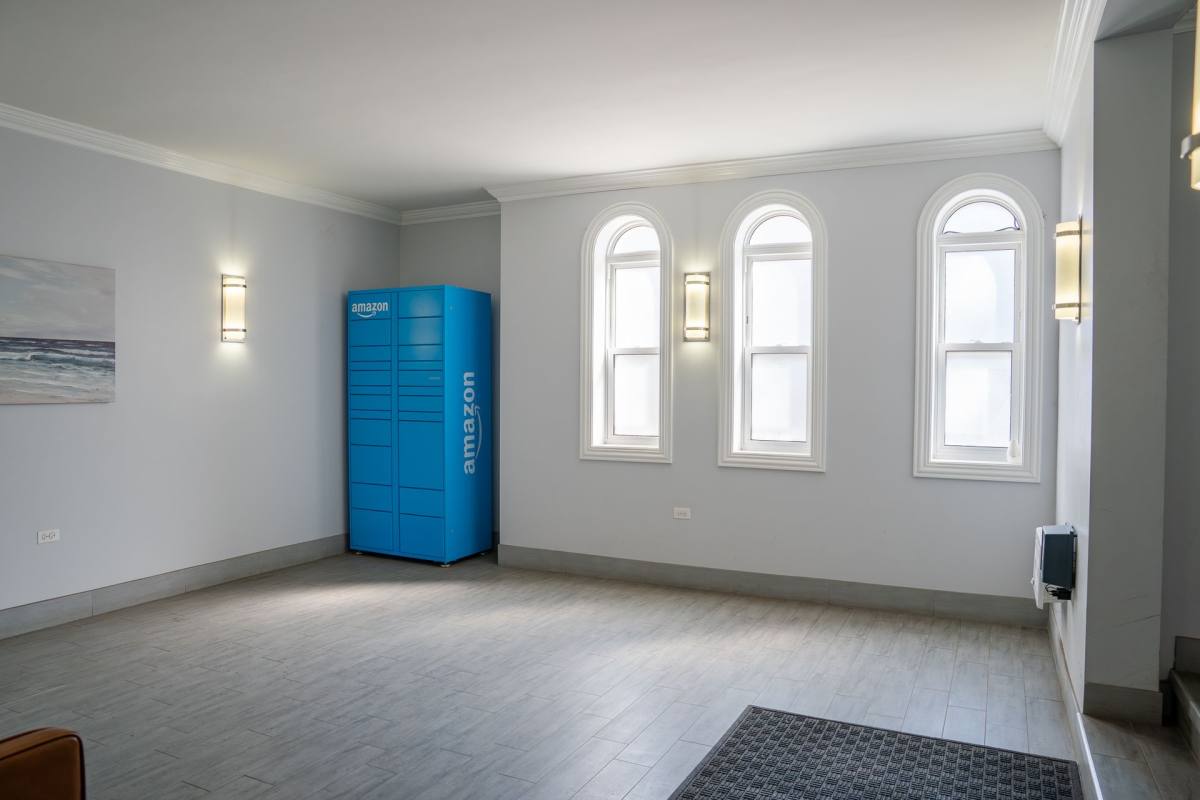 Apartment for rent at 4070 N Kenmore Ave, Chicago, IL 60613