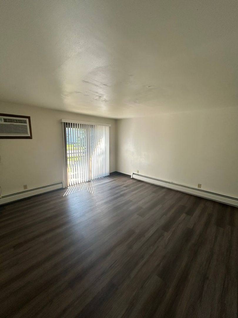 Apartment for rent at 1700 E Harding Dr, Appleton, WI 54915