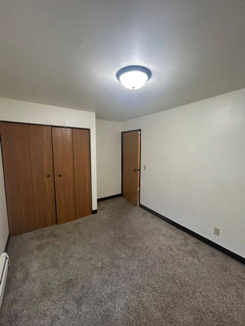 Apartment for rent at 1700 E Harding Dr, Appleton, WI 54915