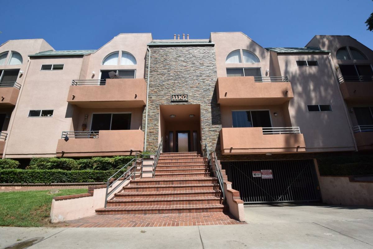 Apartment for rent at 11107 La Maida St, North Hollywood, CA 91601