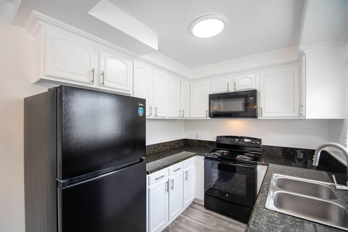 Apartment for rent at 6464 Woodman Ave, Van Nuys, CA 91401