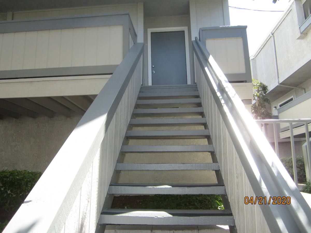 Townhouse for rent at 825 Center St, Costa Mesa, CA 92627