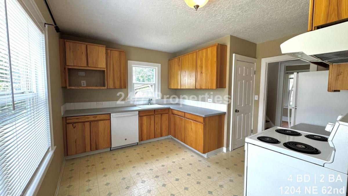 House for rent at 1204 NE 62nd Ave, Portland, OR 97213