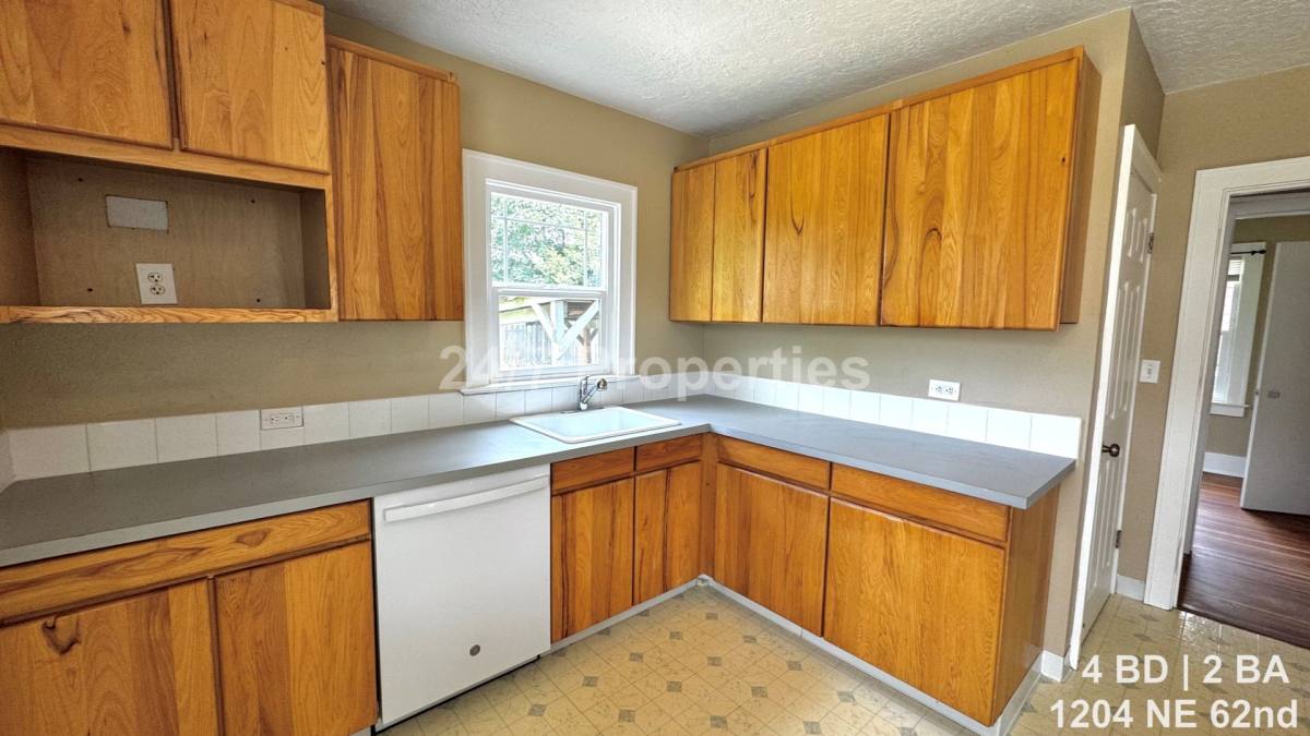 House for rent at 1204 NE 62nd Ave, Portland, OR 97213
