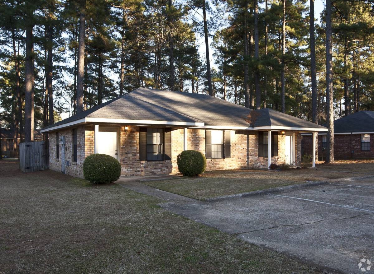 Apartment for rent at 1601 N Forty Loop, Shreveport, LA 71107