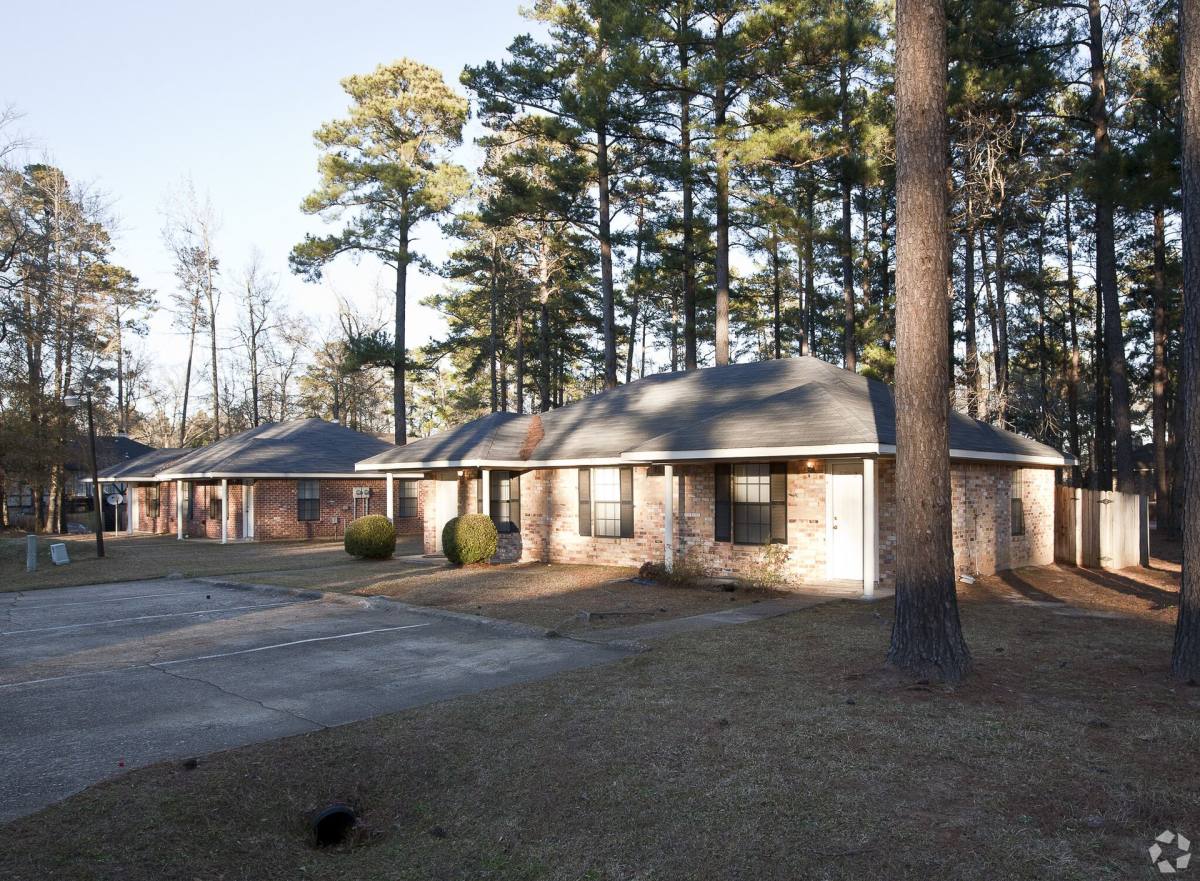 Apartment for rent at 1601 N Forty Loop, Shreveport, LA 71107