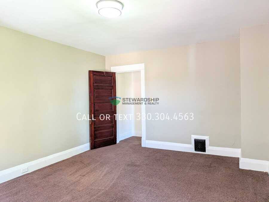 Apartment for rent at 41 6th St SE, Massillon, OH 44646