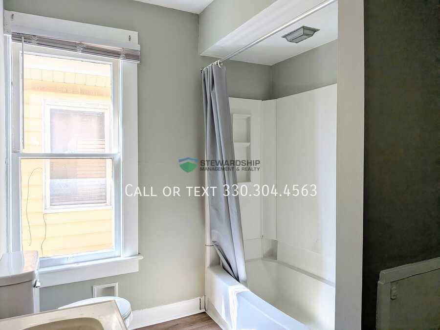 Apartment for rent at 41 6th St SE, Massillon, OH 44646