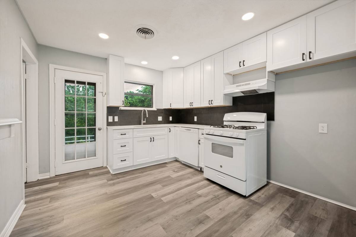 House for rent at 315 E 15th St, Irving, TX 75060