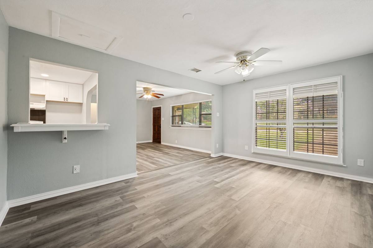 House for rent at 315 E 15th St, Irving, TX 75060