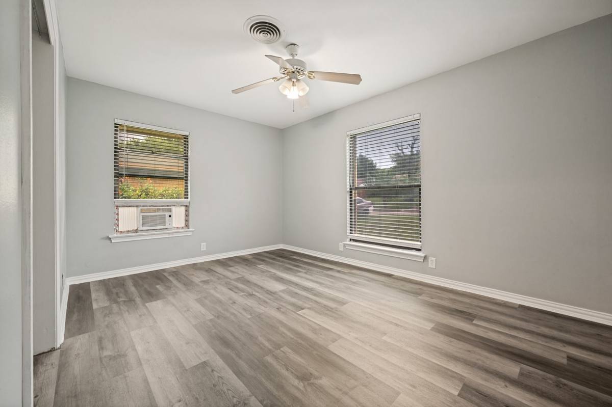 House for rent at 315 E 15th St, Irving, TX 75060