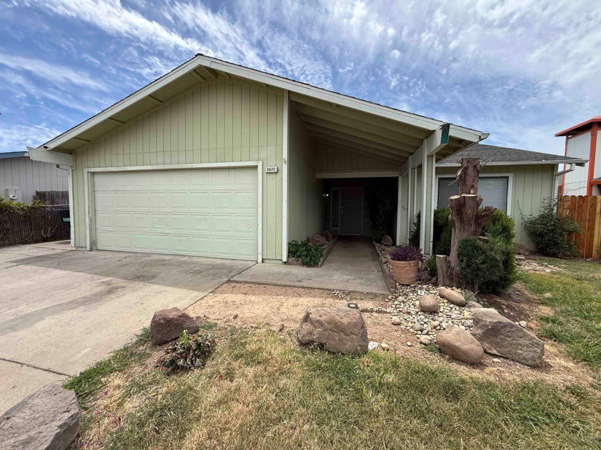 House for rent at 8620 Tiogawoods Dr, Sacramento, CA 95828