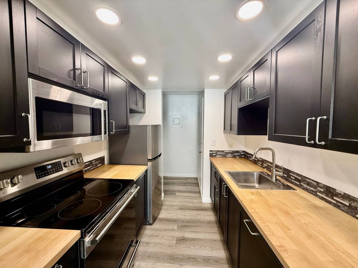 Condo for rent at 18902 8th Ave NW, Seattle, WA 98177
