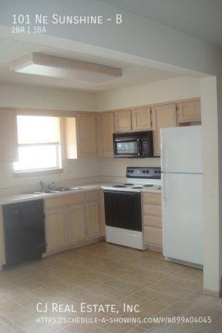 Townhouse for rent at 101 NE Sunshine #B, Oak Grove, MO 64075