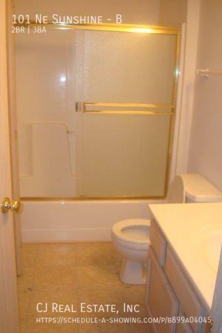 Townhouse for rent at 101 NE Sunshine #B, Oak Grove, MO 64075