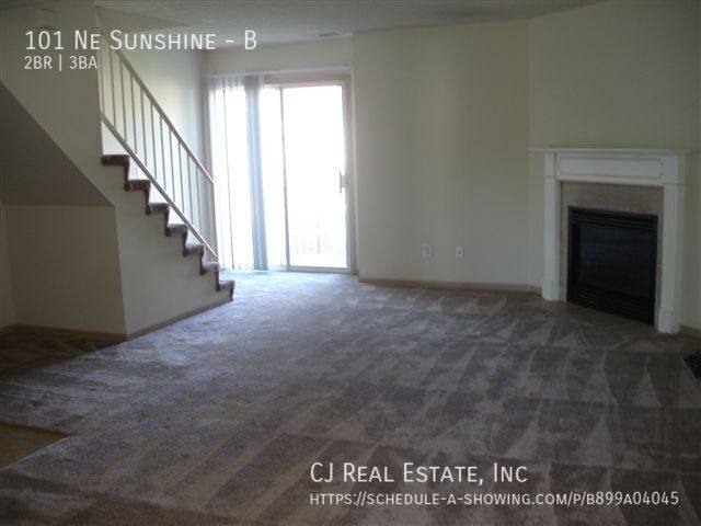 Townhouse for rent at 101 NE Sunshine #B, Oak Grove, MO 64075