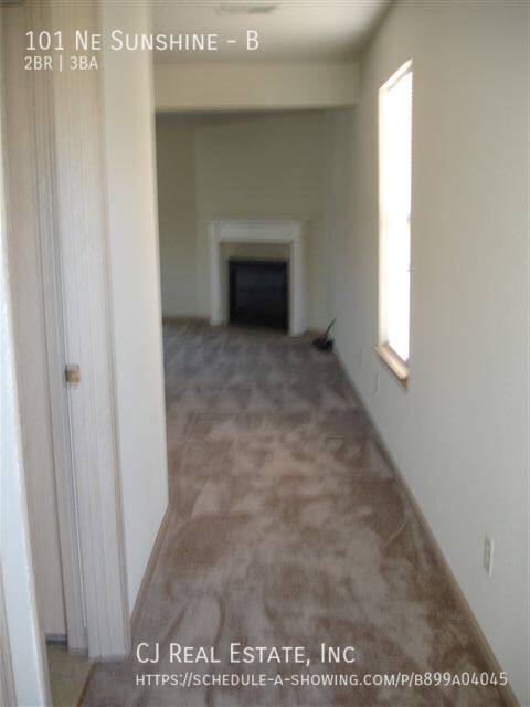 Townhouse for rent at 101 NE Sunshine #B, Oak Grove, MO 64075