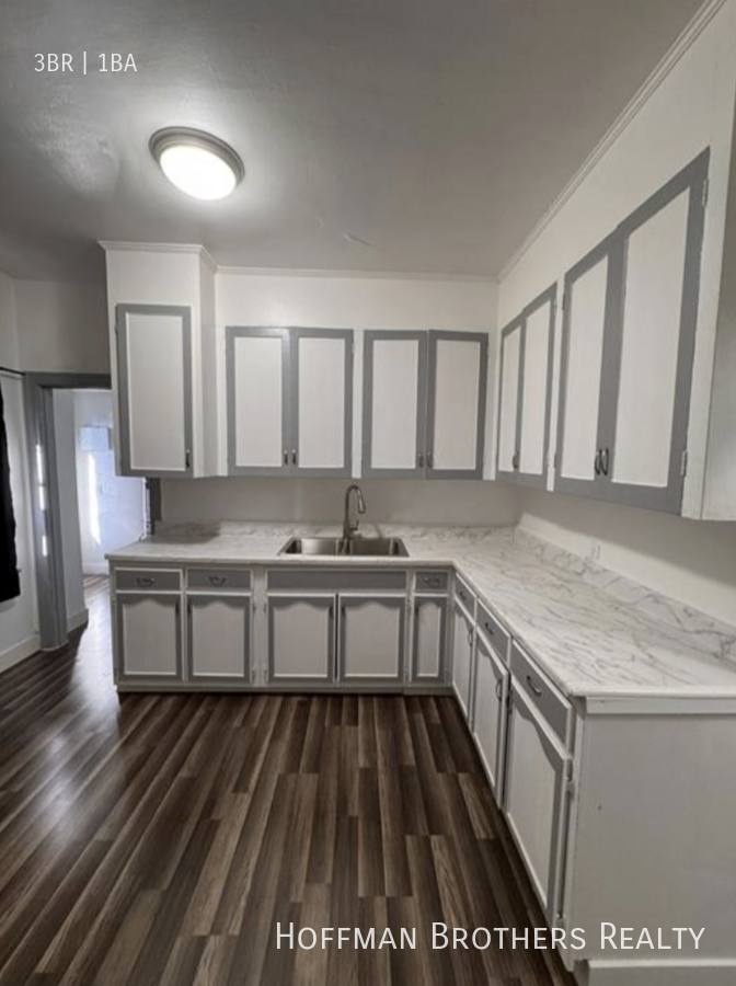 Apartment for rent at 811 W 43rd St #811, Los Angeles, CA 90037