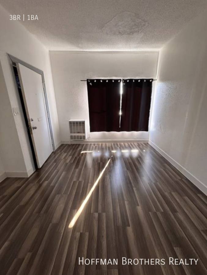 Apartment for rent at 811 W 43rd St #811, Los Angeles, CA 90037