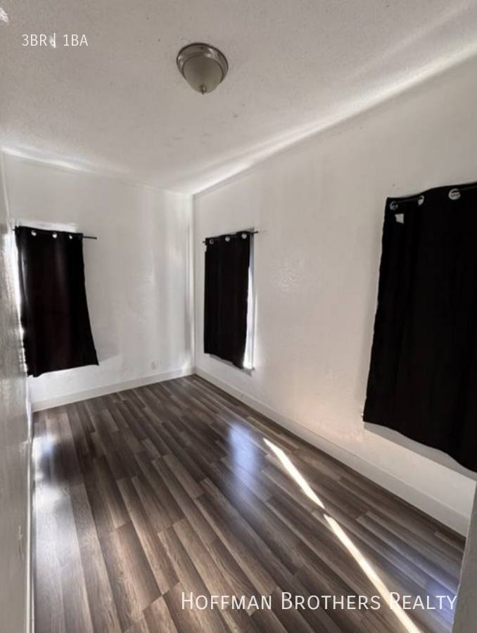 Apartment for rent at 811 W 43rd St #811, Los Angeles, CA 90037